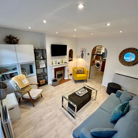 ByfleetEntire 3 Bed House Weybridge Brooklands, London别墅 外观 照片