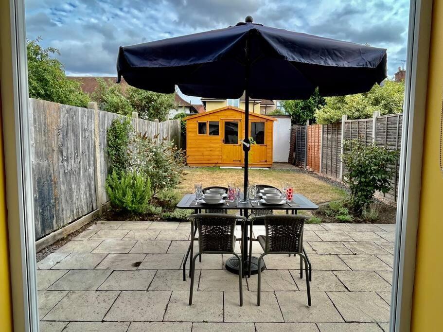 ByfleetEntire 3 Bed House Weybridge Brooklands, London别墅 外观 照片
