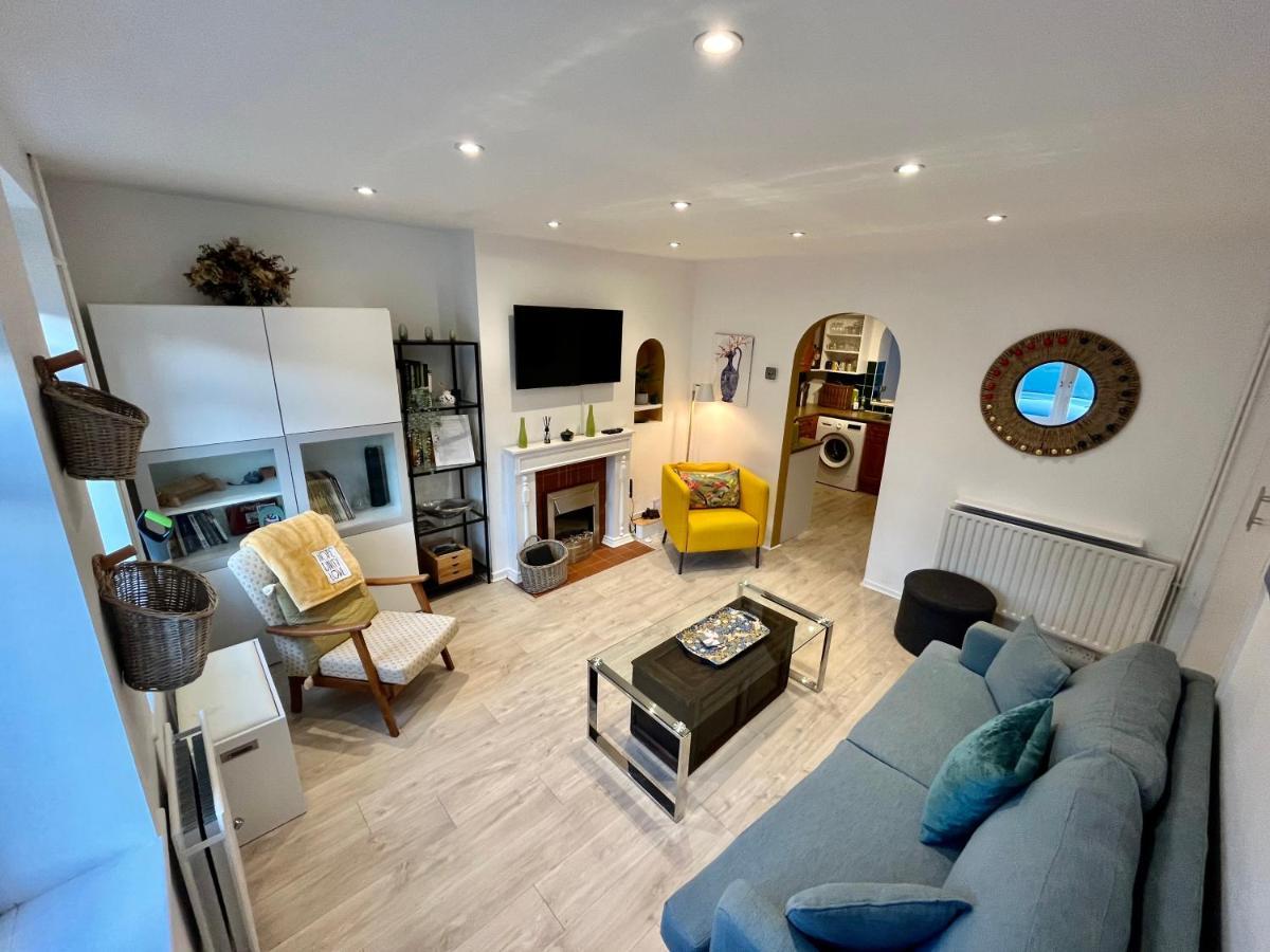 ByfleetEntire 3 Bed House Weybridge Brooklands, London别墅 外观 照片